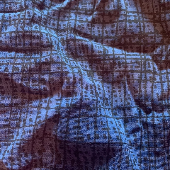 Black and blue blouse - Picture 3 of 3